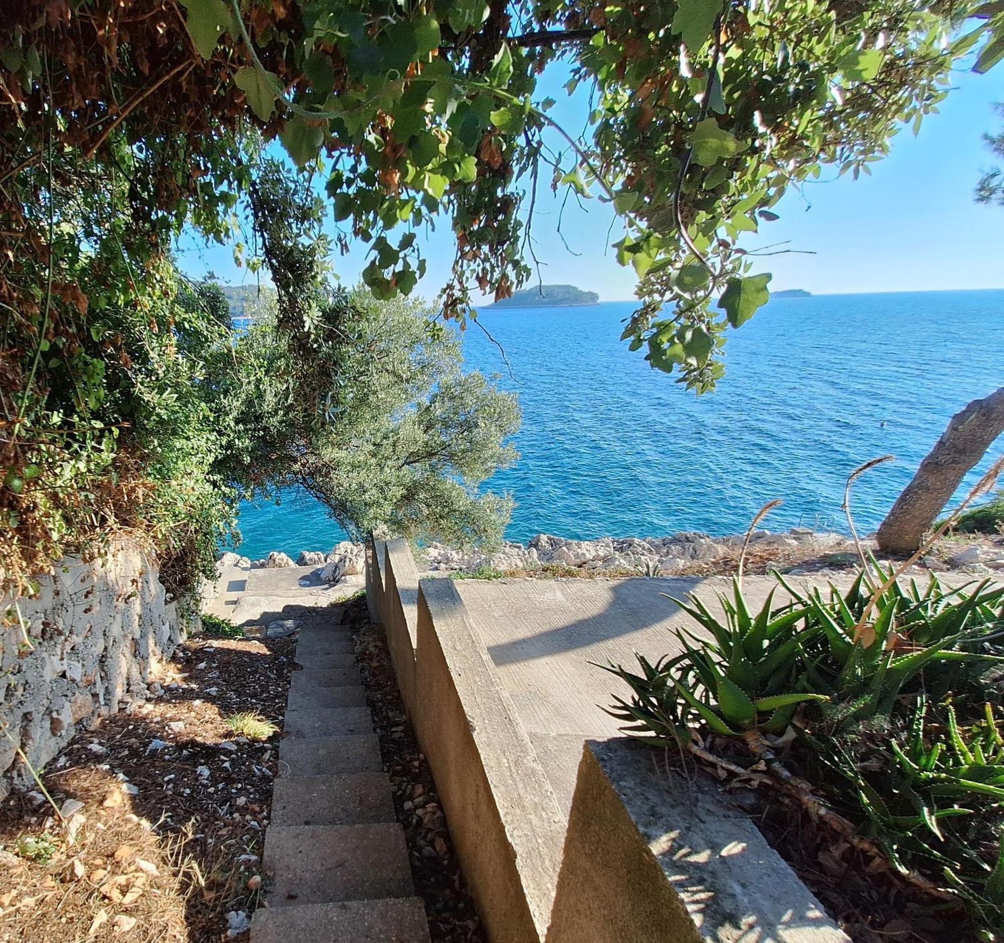 Apartman Ena By The Sea Prizba Exterior photo